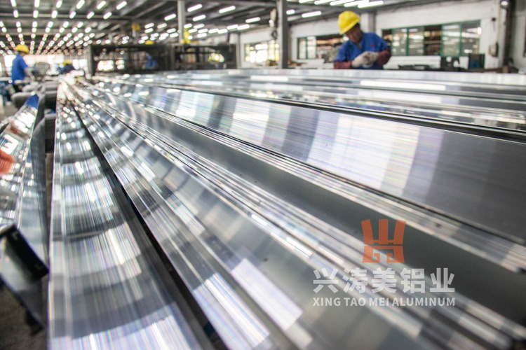 professional-aluminum-trim-molding-manufacturer_img_ (2).jpg